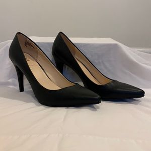 NWOB Black Pumps